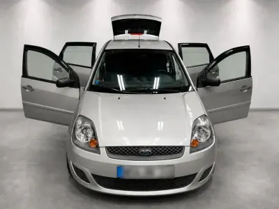 Usata Ford Fiesta 70 CV (51 kW) 2007 Argento Utilitaria