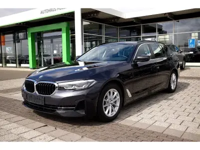 Gebraucht BMW 520 190 PS (139 kW) 2023 Grau Kombi