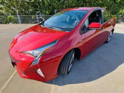 Gebraucht Toyota Prius Comfort 122 PS (89 kW) 2018 Rot Kleinwagen