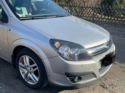 Gebraucht Opel Astra 105 PS (77 kW) 2006 Silber Limousine
