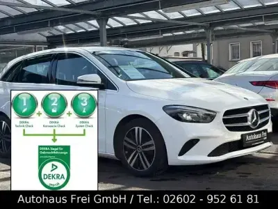 Gebraucht Mercedes B200 Progressive 163 PS (119 kW) 2020 Weiß Van / Kleinbus