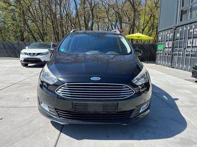 Second-hand Ford Grand C-Max Titanium 170 CP (125 kW) 2016 Negru Monovolum