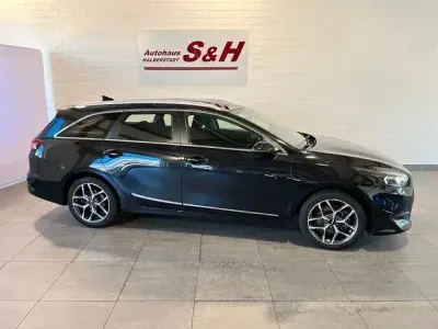 Gebraucht Kia Ceed Sportswagon Spirit 160 PS (117 kW) 2023 Schwarz Kombi