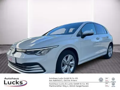 Gebraucht VW Golf VII Life 131 PS (96 kW) 2020 Pure white Limousine