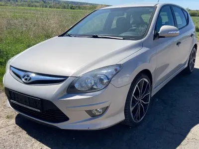 Brugt Hyundai i30 Classic 90 HK (66 kW) 2012 Sølv Sedan