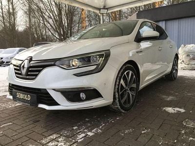 Weiß Gebraucht 2017 Renault Mégane IV Bose Edition Limousine | 10.900 € (Fairer Preis)