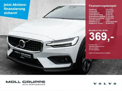 Gebraucht Volvo V60 CC Plus 197 PS (144 kW) 2024 Crystal white pearl / metallic Kombi