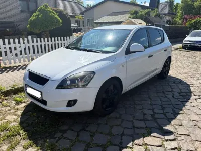 Gebraucht Kia Ceed Attract 109 PS (80 kW) 2009 Weiß Kleinwagen