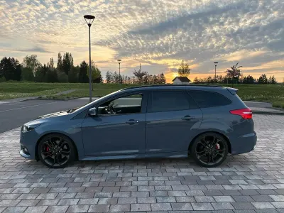 Usata Ford Focus ST 300 CV (220 kW) 2015 Grigio Station wagon