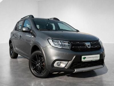 Grau Gebraucht 2018 Dacia Sandero Celebration Limousine | 9.200 € (Fairer Preis)