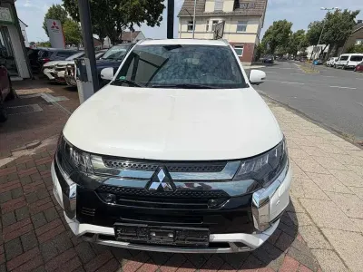 Gebraucht Mitsubishi Outlander P-HEV Top 135 PS (99 kW) 2021 Weiß SUV