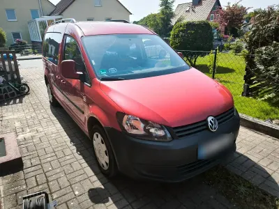 Gebraucht VW Caddy Maxi 109 PS (80 kW) 2013 Rot Van / Kleinbus