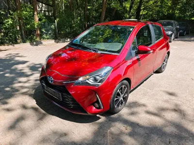 Gebraucht Toyota Yaris Hybrid Team 74 PS (54 kW) 2018 Rot Kleinwagen