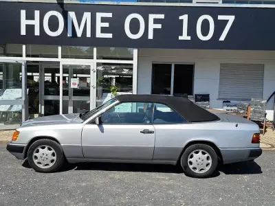 Gebraucht Mercedes E300 220 PS (161 kW) 1993 Brilliantsilbermet. Cabrio