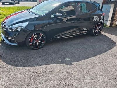 Second-hand Renault Clio IV Trophy 220 CP (161 kW) 2016 Negru Hatchback