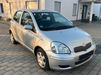 Usata Toyota Yaris 68 CV (50 kW) 2004 Argento Utilitaria