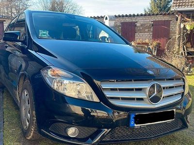 Gebraucht Mercedes B180 122 PS (89 kW) 2012 Schwarz Van / Kleinbus