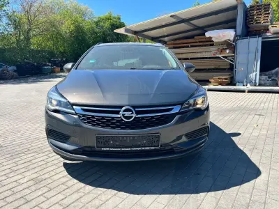 Usata Opel Astra Edition 125 CV (91 kW) 2016 Grigio Station wagon