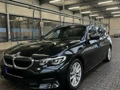 Używany BMW 320 Efficient Dynamics 163 KM (119 kW) 2019 Czarny Kombi