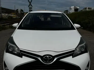 Gebraucht Toyota Yaris 90 PS (66 kW) 2015 Weiß Kleinwagen