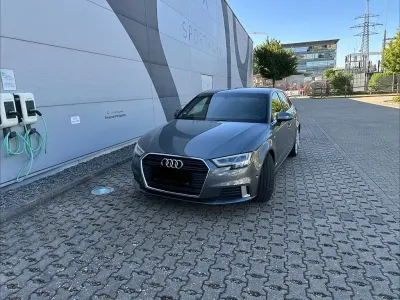 Gebraucht Audi A3 Sport 116 PS (85 kW) 2018 Grau Limousine