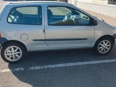 Używany Renault Twingo 58 KM (42 kW) 2005 Srebrny Hatchback