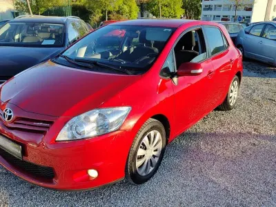 Używany Toyota Auris Life+ 132 KM (97 kW) 2010 Czerwony Hatchback
