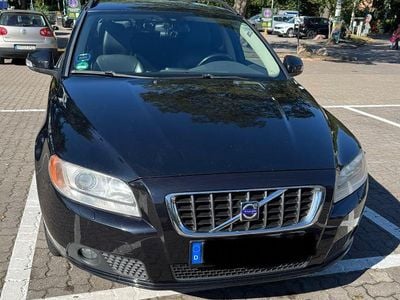 Schwarz Gebraucht 2009 Volvo V70 Momentum Kombi | 4.000 € (Etwas zu teuer)
