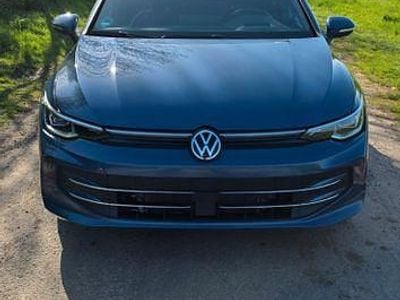 Second-hand VW Golf VIII Edition 150 CP (110 kW) 2024 Albastru Berlinǎ
