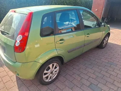 Gebraucht Ford Fiesta 80 PS (58 kW) 2008 Grün Kleinwagen