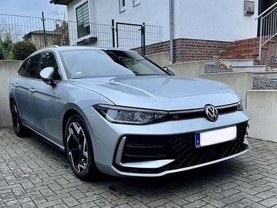Usata VW Passat R-line 150 CV (110 kW) 2024 Argento Station wagon