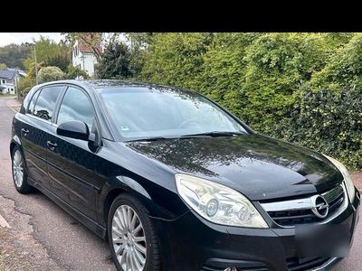 Begagnad Opel Signum 122 HK (89 kW) 2005 Svart Halvkombi