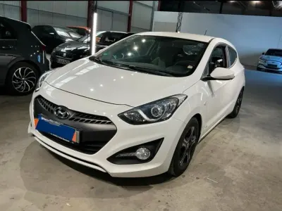 Gebraucht Hyundai i30 100 PS (73 kW) 2015 Weiß Coupé