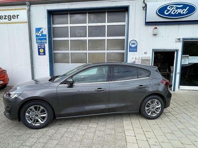 Gebraucht Ford Focus Titanium 125 PS (91 kW) 2024 Magneticgrau (metallic) Kleinwagen