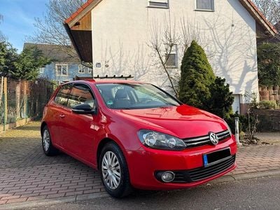 Gebraucht VW Golf VI 80 PS (58 kW) 2010 Rot Kleinwagen
