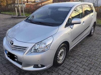 Gebraucht Toyota Verso Travel 126 PS (92 kW) 2012 Silber Van / Kleinbus