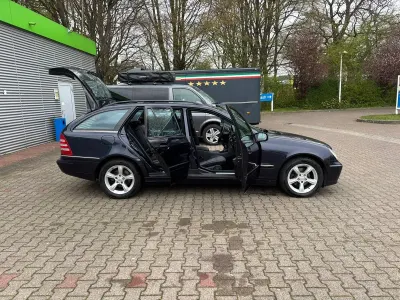Gebraucht Mercedes 220 150 PS (110 kW) 2006 Blau Kombi