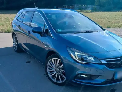 Gebraucht Opel Astra 150 PS (110 kW) 2016 Blau Kombi