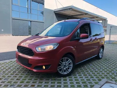 Gebraucht Ford Tourneo Courier Titanium 100 PS (73 kW) 2014 Rot Van / Kleinbus
