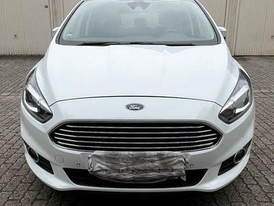 Weiß Gebraucht 2017 Ford S-MAX Business Edition Van / Kleinbus | 11.800 € (Fairer Preis)