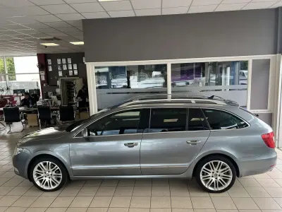 Gebraucht Skoda Superb 160 PS (117 kW) 2010 Grau Kombi