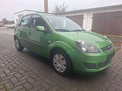 Gebraucht Ford Fiesta 80 PS (58 kW) 2008 Manzanagrün metallic Kleinwagen