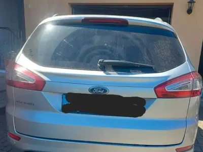 Usado Ford Mondeo S 140 CV (102 kW) 2012 Plateado Familiar