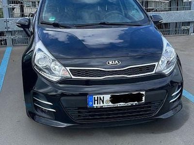 Schwarz Gebraucht 2016 Kia Rio Limousine | 7.900 € (Fairer Preis)