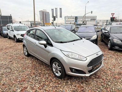 Usata Ford Fiesta 101 CV (74 kW) 2015 Argento Berlina