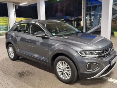 Usado VW T-Roc Life 150 HP (110 kW) 2022 Cinzento SUV