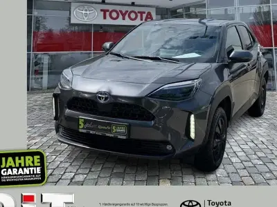 Gebraucht Toyota Yaris Cross Team 116 PS (85 kW) 2022 Grau SUV