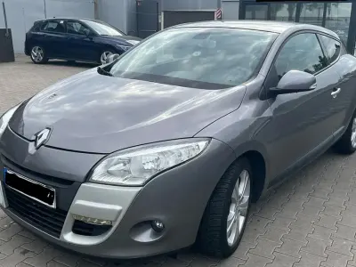 Gebraucht Renault Mégane Dynamique 110 PS (80 kW) 2010 Silber Coupé