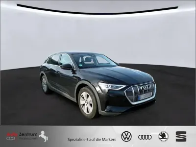 Gebraucht Audi e-tron Basis 230 kW (313 PS) 2022 Schwarz SUV