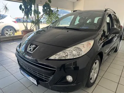 Gebraucht Peugeot 207 Forever 95 PS (69 kW) 2013 Schwarz Kombi